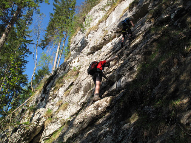 Schmied-Klettersteig: Norbert und Romana zwischen Gamsplatte und Marderband