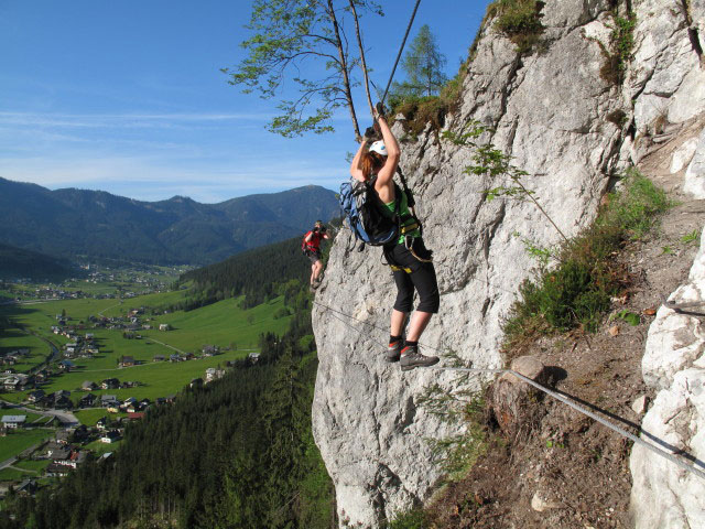 Schmied-Klettersteig: Norbert und Romana auf der Faschlbrücke