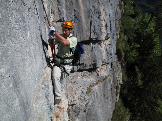 Echernwand-Klettersteig: Erich im Rolli-Dachl