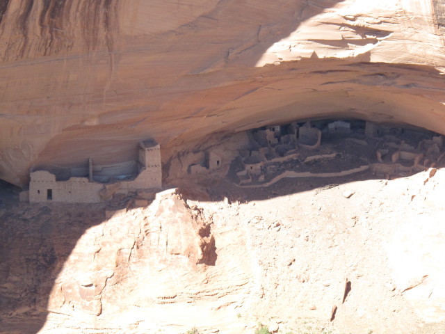 Mummy Cave Ruin vom Mummy Cave Overlook im Canyon de Chelly National Monument aus (27. Mai)