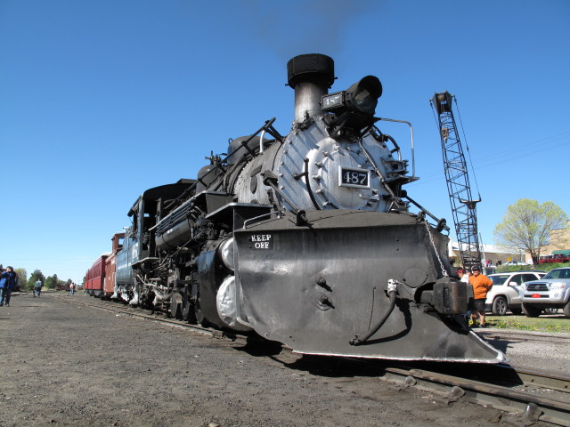 No. 487 der Cumbres & Toltec Scenic Narrow-Gauge Railroad in Chama, 2.397 m (28. Mai)
