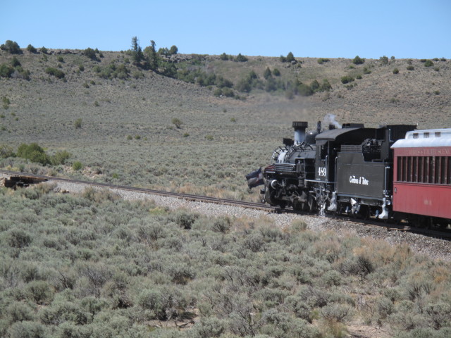 No. 489 mit San Juan Express #216 der Cumbres & Toltec Scenic Narrow-Gauge Railroad zwischen Hangmans Trestle und Lava Loop (29. Mai)