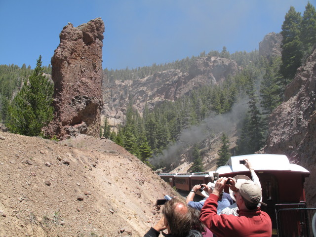 San Juan Express #216 der Cumbres & Toltec Scenic Narrow-Gauge Railroad in der Phantom Curve (29. Mai)