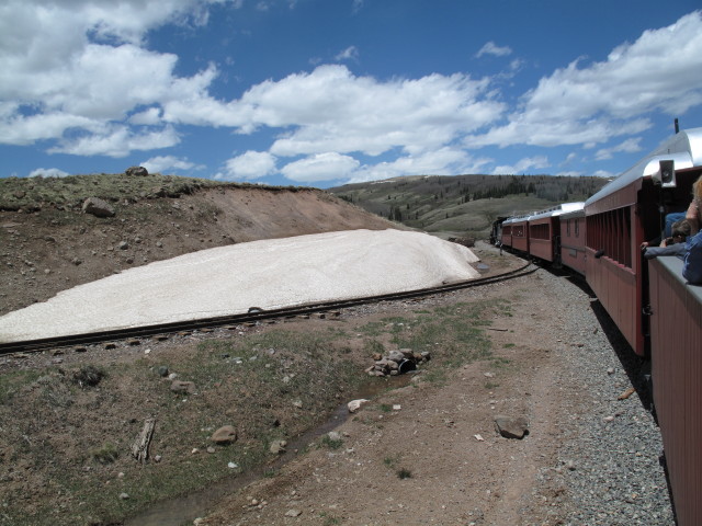 San Juan Express #216 der Cumbres & Toltec Scenic Narrow-Gauge Railroad zwischen Garfield Monument und Osier (29. Mai)