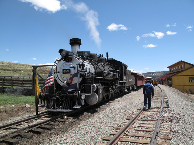 No. 489 mit San Juan Express #216 der Cumbres & Toltec Scenic Narrow-Gauge Railroad in Osier, 2.937 m (29. Mai)