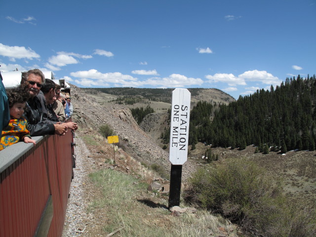 Papa im San Juan Express #216 der Cumbres & Toltec Scenic Narrow-Gauge Railroad zwischen Osier und Cascade Trestle (29. Mai)