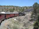 No. 489 mit San Juan Express #216 der Cumbres & Toltec Scenic Narrow-Gauge Railroad zwischen Lava Loop und Whiplash Curve (29. Mai)