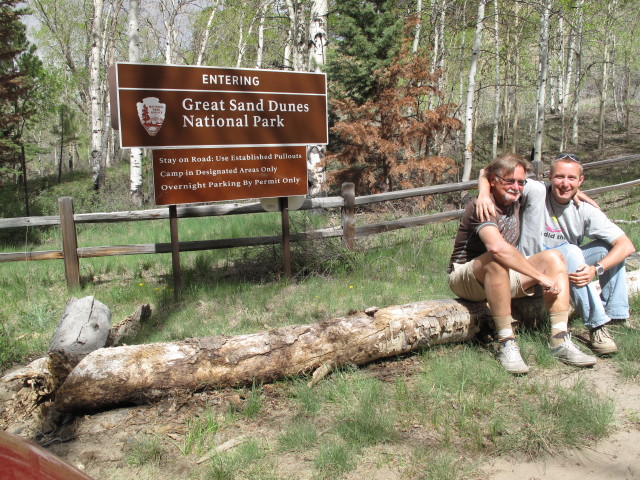 Papa und ich am Medano Pass Jeeptrail bei der Grenze des Great Sand Dunes National Park (30. Mai)