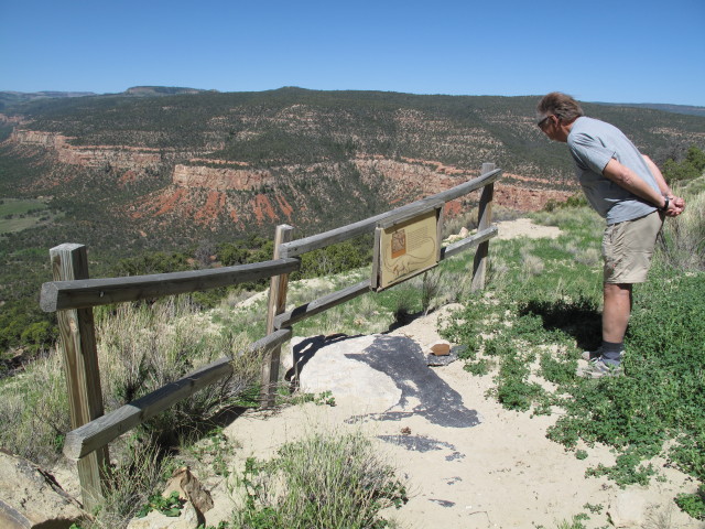 Papa im Dry Mesa Dinosaur Quarry (2. Juni)