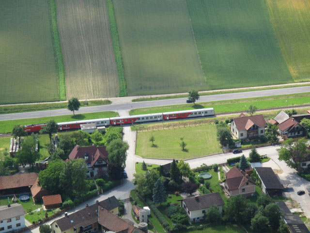 REX 2789 bei der Durchfahrt im Bahnhof Gleißenfeld von der Ruine Türkensturz aus