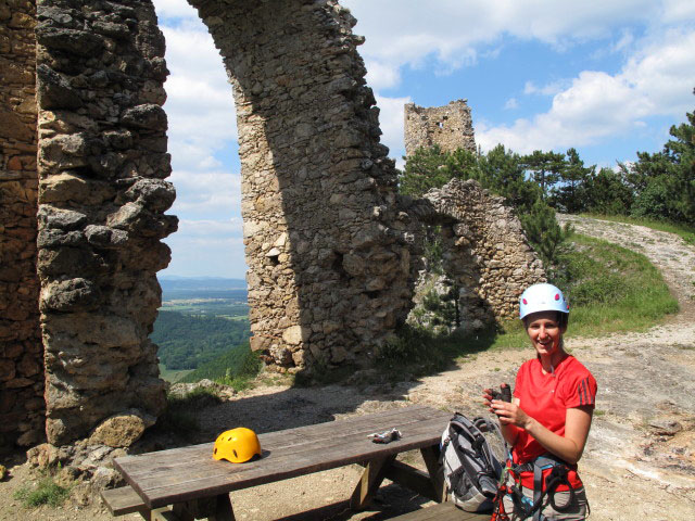 Katarina in der Ruine Türkensturz, 610 m