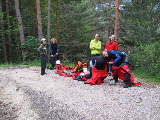 Eveline, Birgit, Petra, Sabrina, Gregor und Renate am Zustieg zur Predelica (12. Juni)