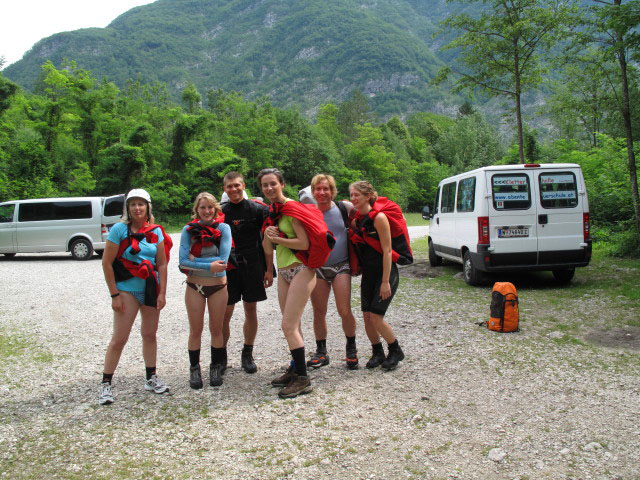 Renate, Sabrina, Gregor, Petra, Robert und Birgit am Parkplatz der Soteska Susec, 370 m (13. Juni)