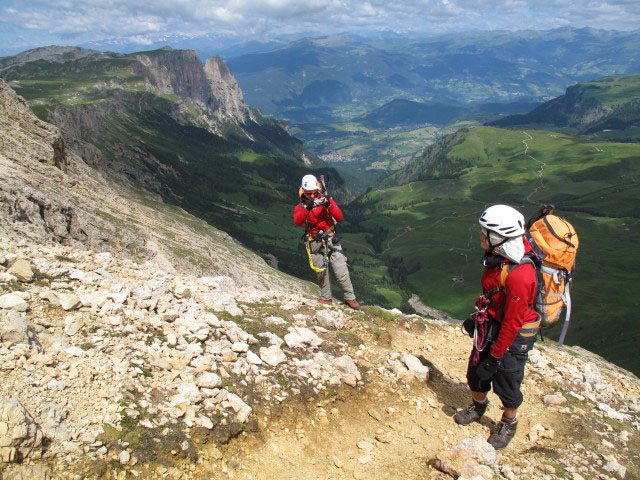 Maximilian-Klettersteig: Christoph und Gudrun zwischen Notausstieg und Roterdspitz (26. Juni)
