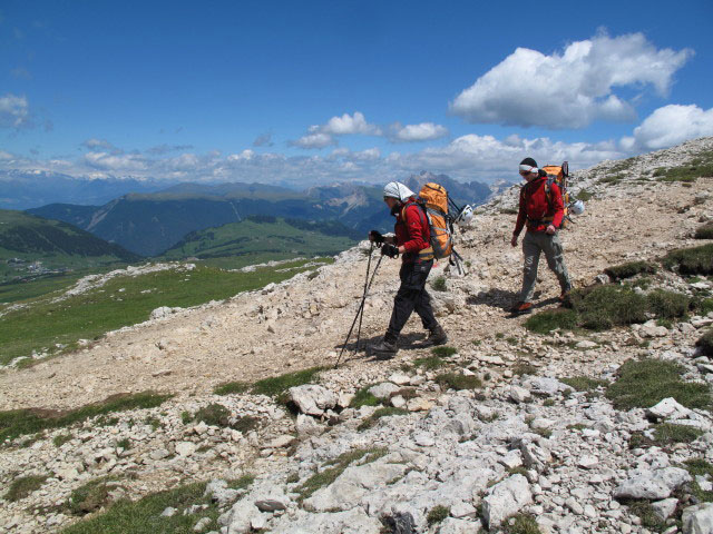 Gudrun und Christoph auf Weg 4 zwischen Abzweigung Maximilian-Klettersteig und Schlern-Hochfläche (26. Juni)