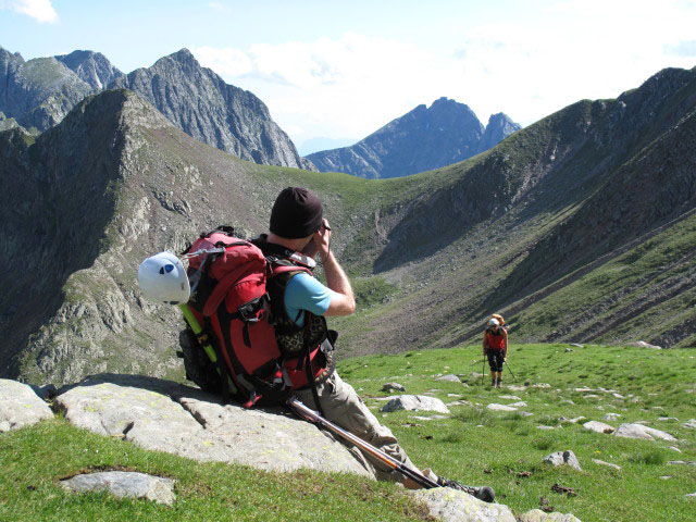 Christoph und Gudrun auf Weg 4 zwischen Anteranalm und Hirzer (2. Juli)