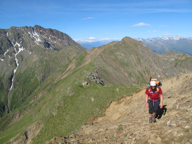 Gudrun auf Weg 2B zwischen Grubenjoch und Alplerspitz (3. Juli)