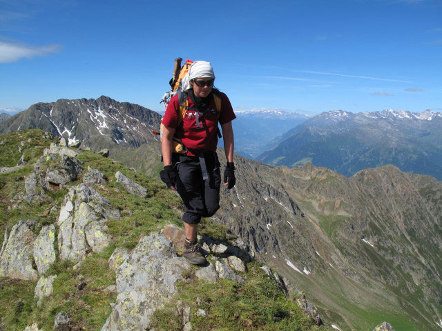 Gudrun auf Weg 2B zwischen Grubenjoch und Alplerspitz (3. Juli)