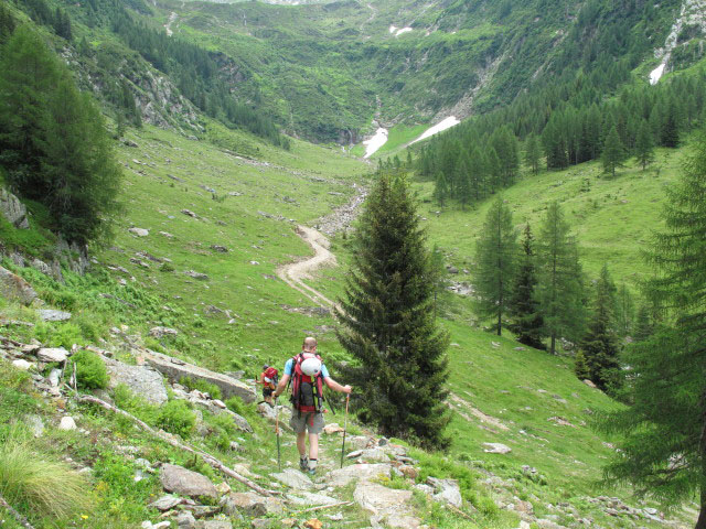 Gudrun und Christoph auf Weg 2 zwischen Hühnerspielalm und Fartleisalm (3. Juli)