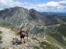 Gudrun bei der Abzweigung zum Ifinger-Klettersteig (2. Juli)