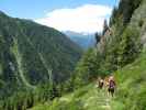 Christoph und Gudrun auf Weg 2 zwischen Hühnerspielalm und Fartleisalm (3. Juli)