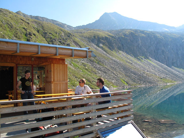 Manuela, ich und Norbert beim Arthur-von-Schmid-Haus, 2.275 m (9. Juli)