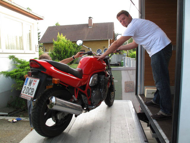 Papa und Markus im Garten meiner Eltern