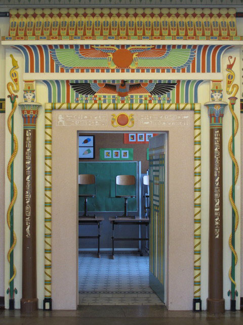 Ägyptisches Lehrzimmer in der Wirtschaftshauptschule 1