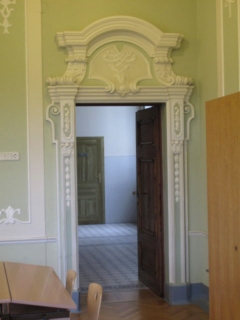 Barockes Lehrzimmer in der Wirtschaftshauptschule 1