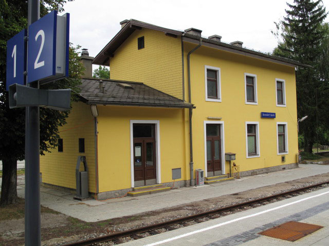 Bahnhof Berndorf Fabrik, 304 m