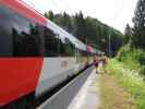 Gudrun und Christoph im Bahnhof Winkl im Rosental, 616 m (30. Juli)