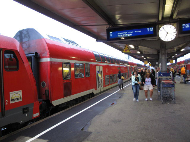 RE 5307 im Bahnhof Offenburg (7. Aug.)