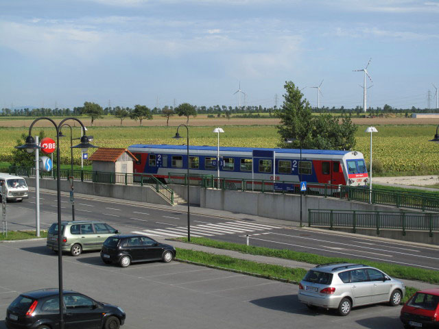 5047 033-5 in der Haltestelle Obersdorf