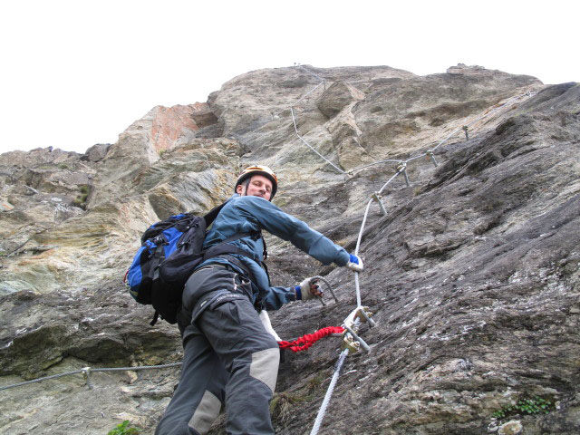&Uuml;bungsklettersteig Kleine Scharte: Erich bei der Gabelung (13. Aug.)