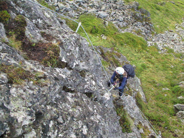 Familienklettersteig Hirschkarspitze: Sonja in der schwierigen Variante am zweiten Turm (13. Aug.)