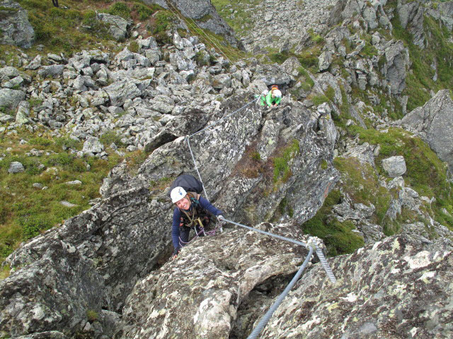 Familienklettersteig Hirschkarspitze: Sonja am Ausstiegsgrat (13. Aug.)