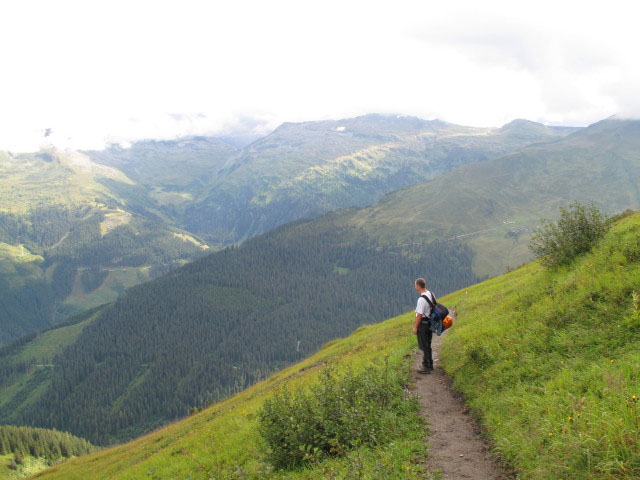 Erich am Hermann-Kreilinger-Steig zwischen Ochsenriedel und Rockfeldalm (13. Aug.)