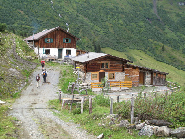 Sonja, Norbert und Erich bei der Groyerhütte, 1.790 m (13. Aug.)