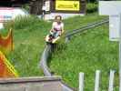 Mama auf der Sommerrodelbahn