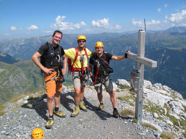 Braunwald-Klettersteig: Andreas, ich und Axel am Vorderen Eggstock, 2.449 m