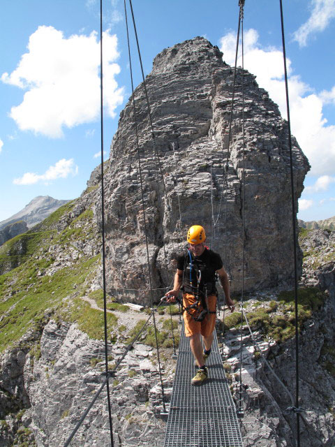 Braunwald-Klettersteig: Andreas auf der Charlotte Bridge im roten Rundgang