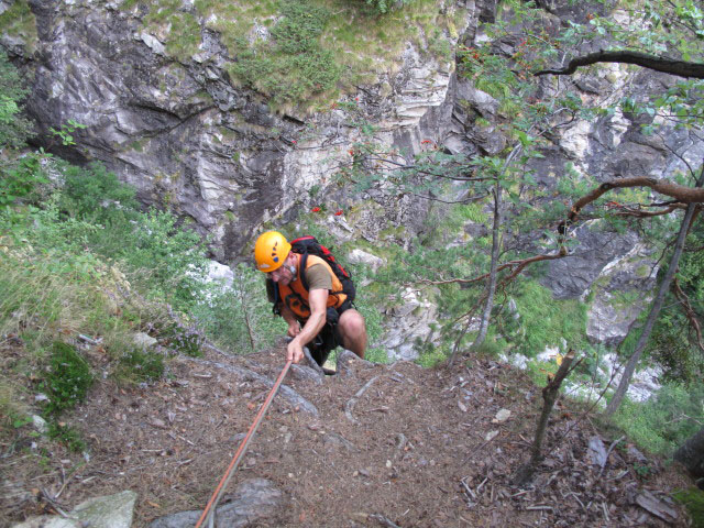 Andreas in der ersten Abseilstelle