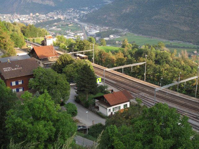 Bahnhof Ausserberg vom H&ouml;henweg L&ouml;tschberg S&uuml;drampe aus