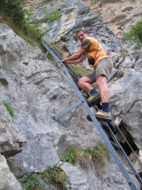 Andreas auf der zweiten Leiter