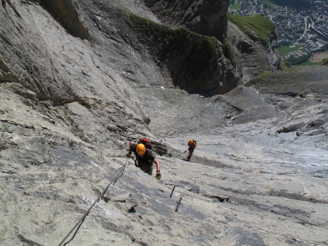 Leukerbad-Klettersteig: Axel und Andreas zwischen Abzweigung und Höhle