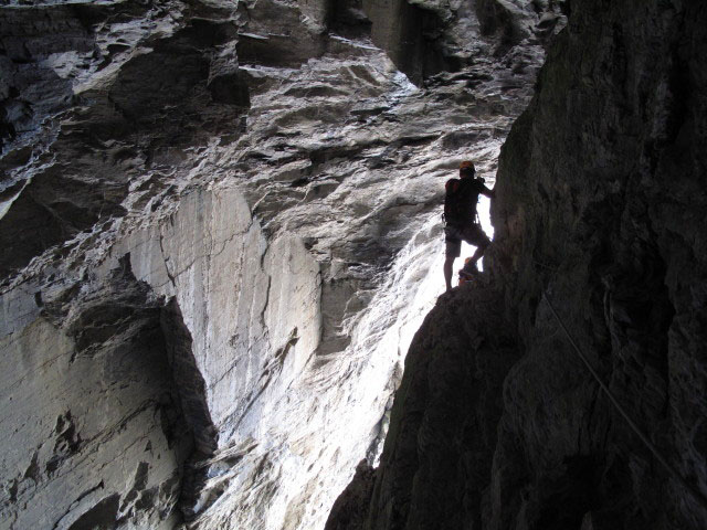 Leukerbad-Klettersteig: Axel und Andreas in der H&ouml;hle