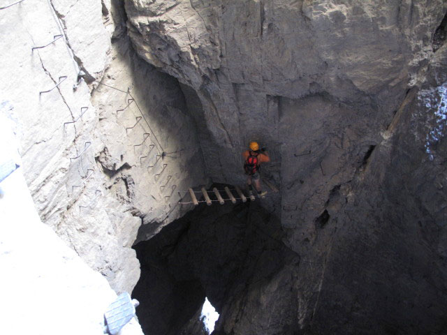 Leukerbad-Klettersteig: Andreas in der H&ouml;hle