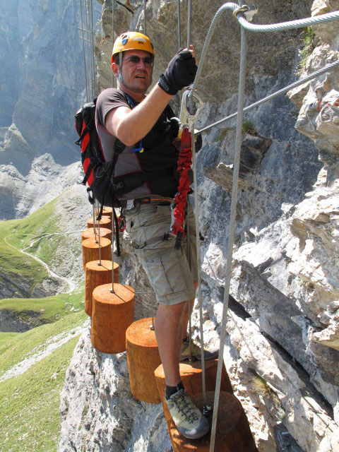 Gemmiwand-Klettersteig: Axel im B&uuml;gellabyrinth