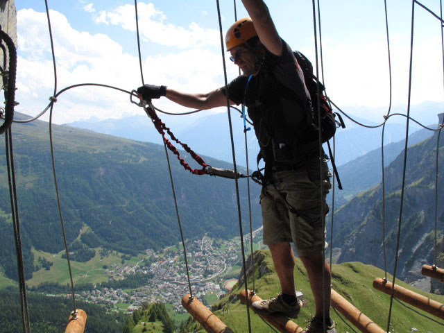Gemmiwand-Klettersteig: Axel im B&uuml;gellabyrinth