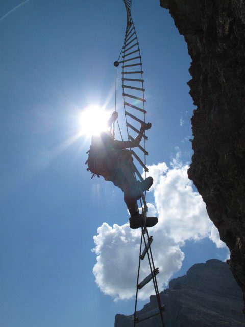 Gemmiwand-Klettersteig: Axel auf der 360 °-Drehleiter